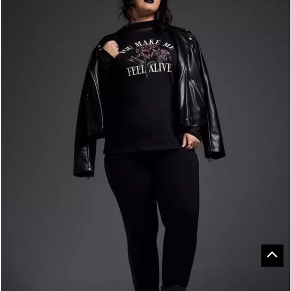 New Torrid  Black Graphic Tee - You Make Me Feel Alive - Picture 3 of 4